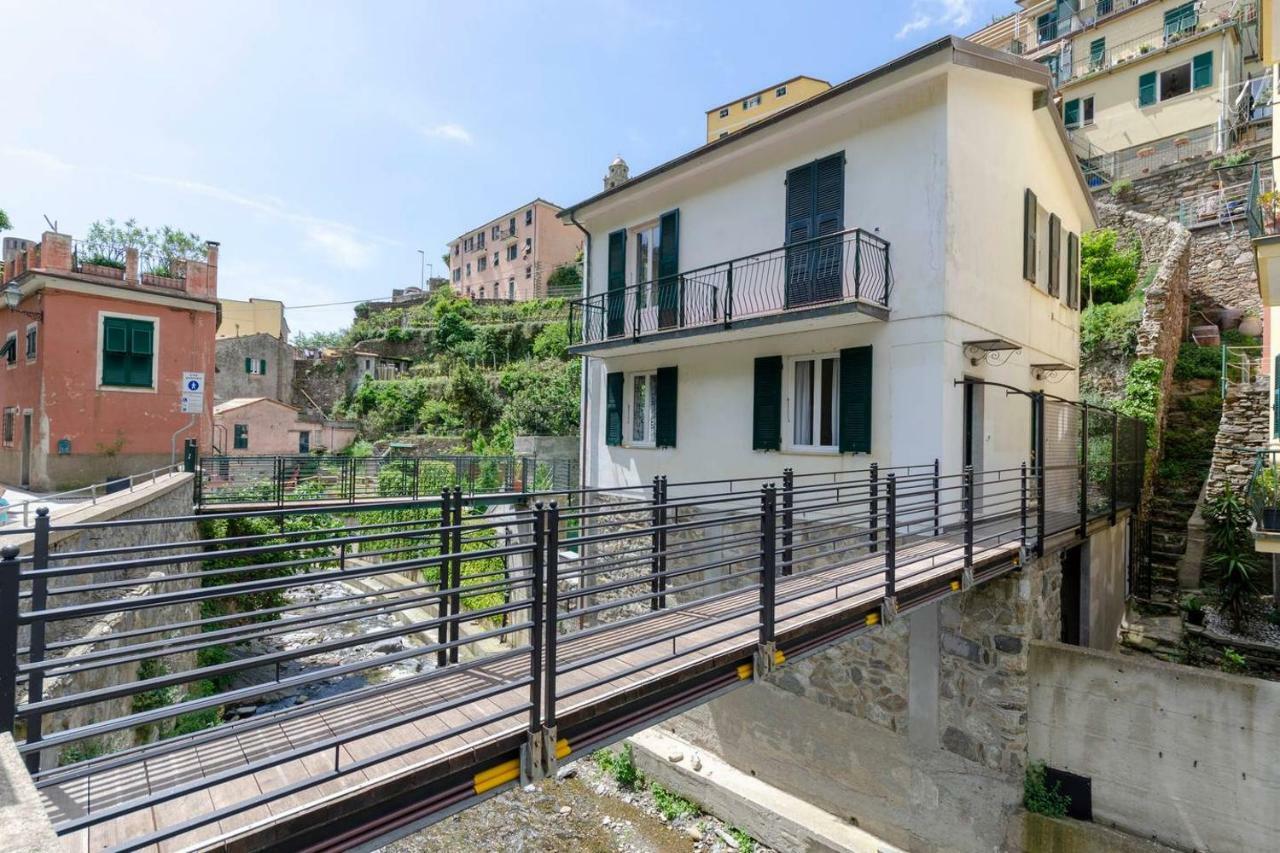 ヴェルナッツァJoivy Lovely Apt For 2, With Terrace And Lovely Viewアパートメント エクステリア 写真