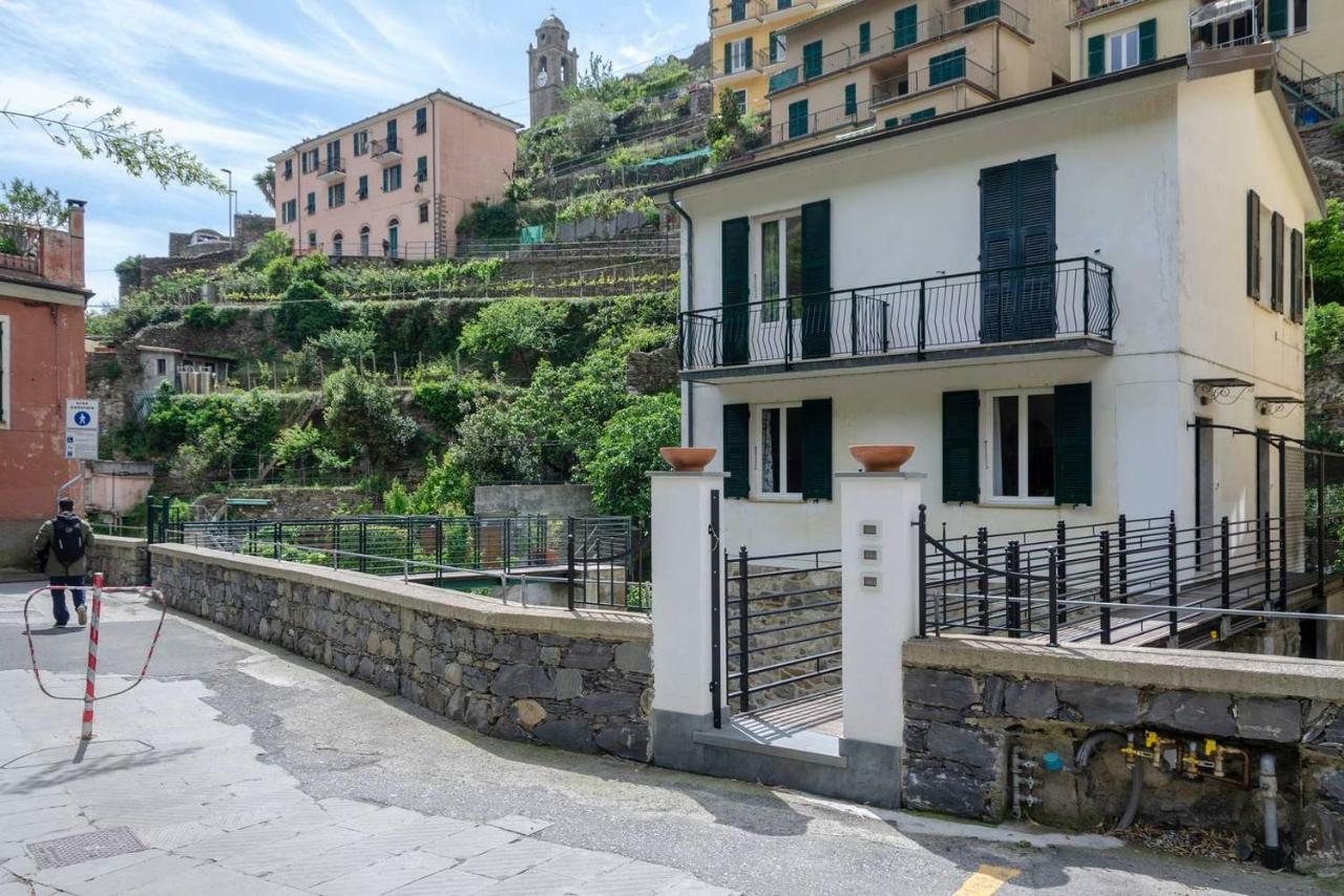 ヴェルナッツァJoivy Lovely Apt For 2, With Terrace And Lovely Viewアパートメント エクステリア 写真