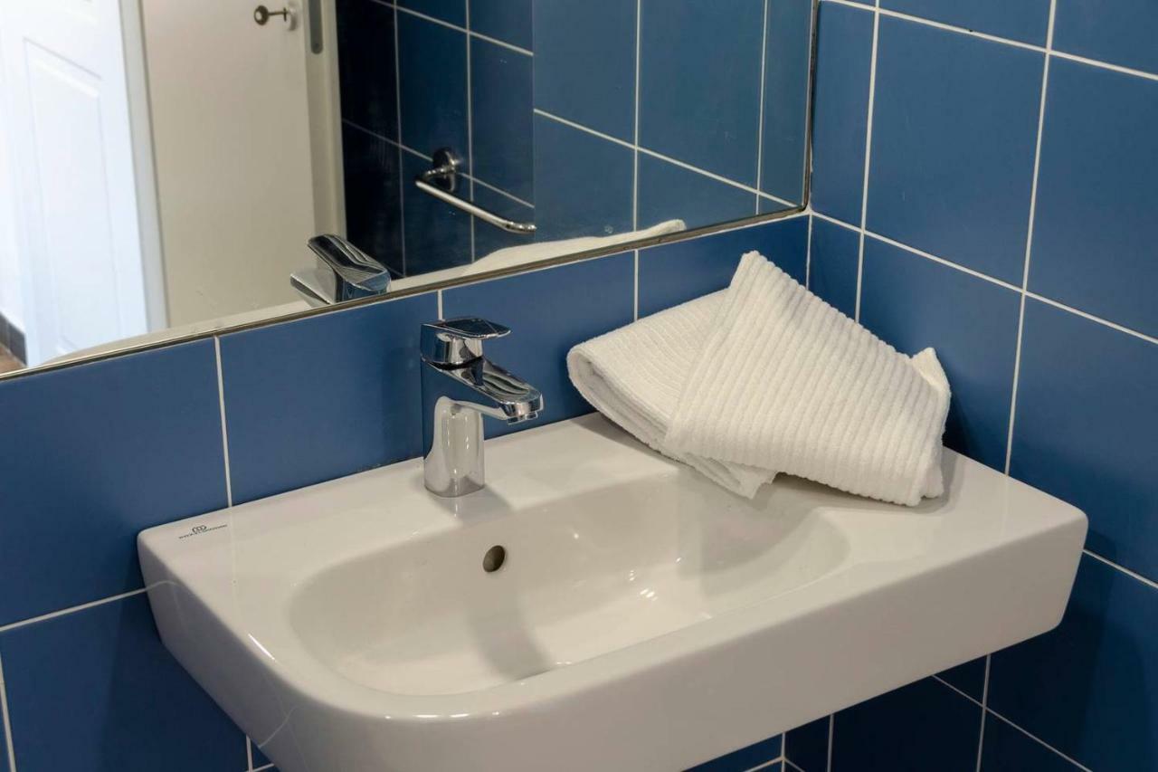 ヴェルナッツァJoivy Lovely Apt For 2, With Terrace And Lovely Viewアパートメント エクステリア 写真