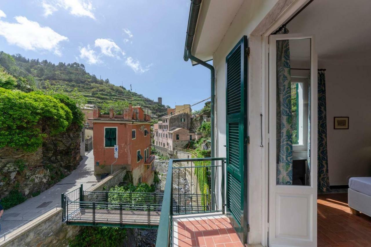 ヴェルナッツァJoivy Lovely Apt For 2, With Terrace And Lovely Viewアパートメント エクステリア 写真