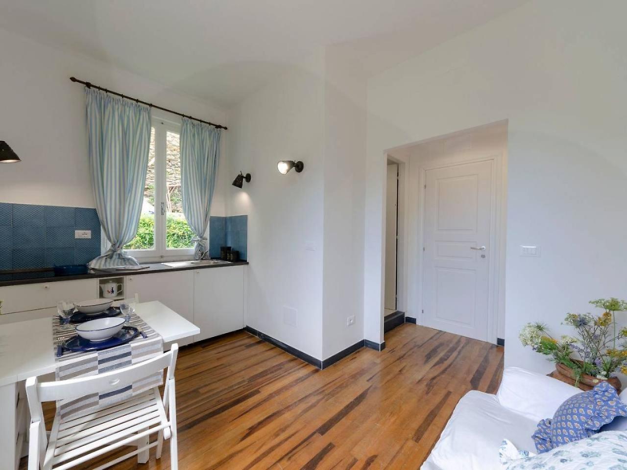 ヴェルナッツァJoivy Lovely Apt For 2, With Terrace And Lovely Viewアパートメント エクステリア 写真