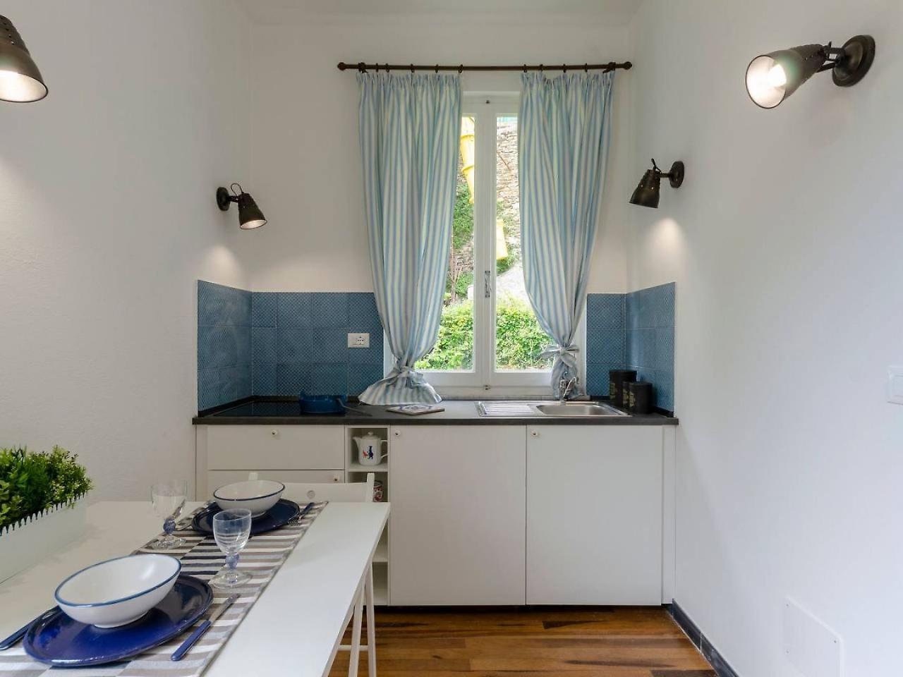 ヴェルナッツァJoivy Lovely Apt For 2, With Terrace And Lovely Viewアパートメント エクステリア 写真
