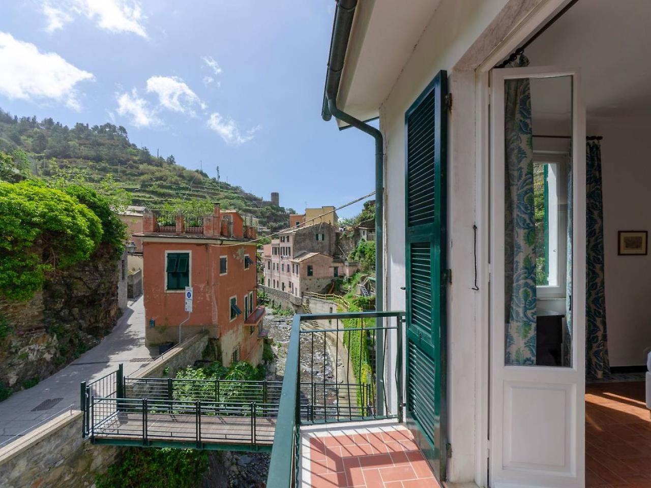 ヴェルナッツァJoivy Lovely Apt For 2, With Terrace And Lovely Viewアパートメント エクステリア 写真