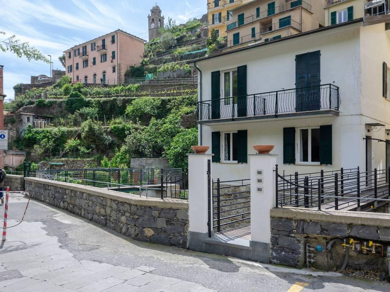 ヴェルナッツァJoivy Lovely Apt For 2, With Terrace And Lovely Viewアパートメント エクステリア 写真